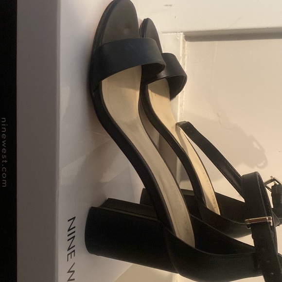 Heels size 8.5 - Picture 2 of 2